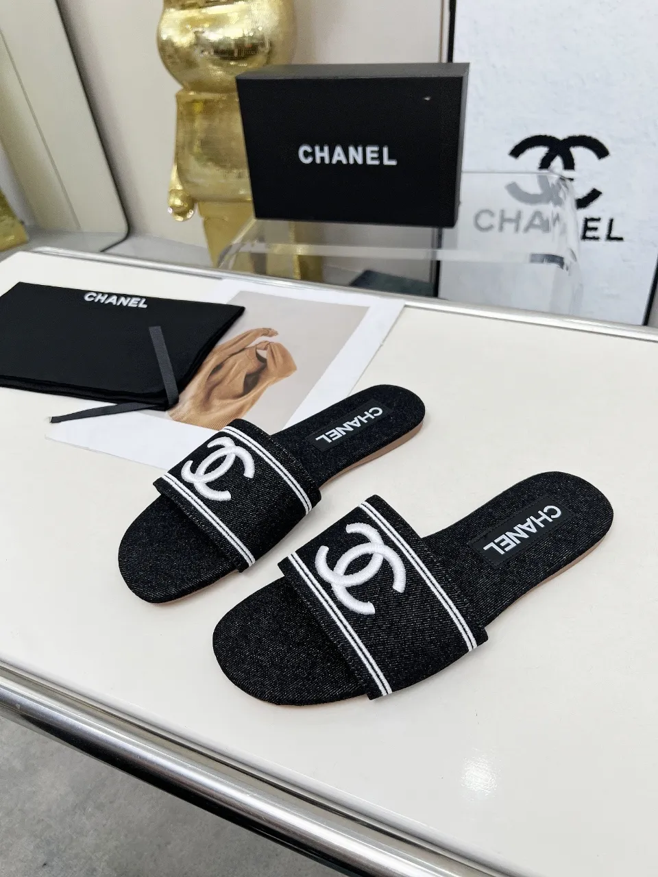 👟👟Ex-factory price 400👟👟 Genuine leather sole +30 chanel Chanel 2025 new slippers🔥🔥 Official website counter, fabric sheepskin, lining sheepskin, foot pad goatskin, 3 colors optional, 35-42 sizes Genuine leather sole +30